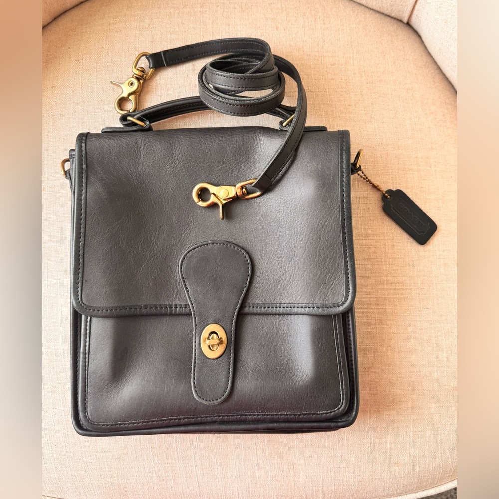 Coach vintage Station Bag Black Leather with brass hardware # 0502-227 USA made